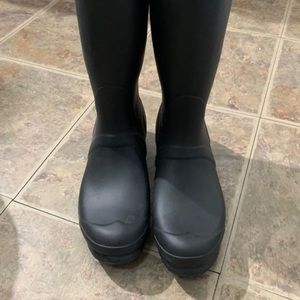 Black tall hunter boots with adjustable back